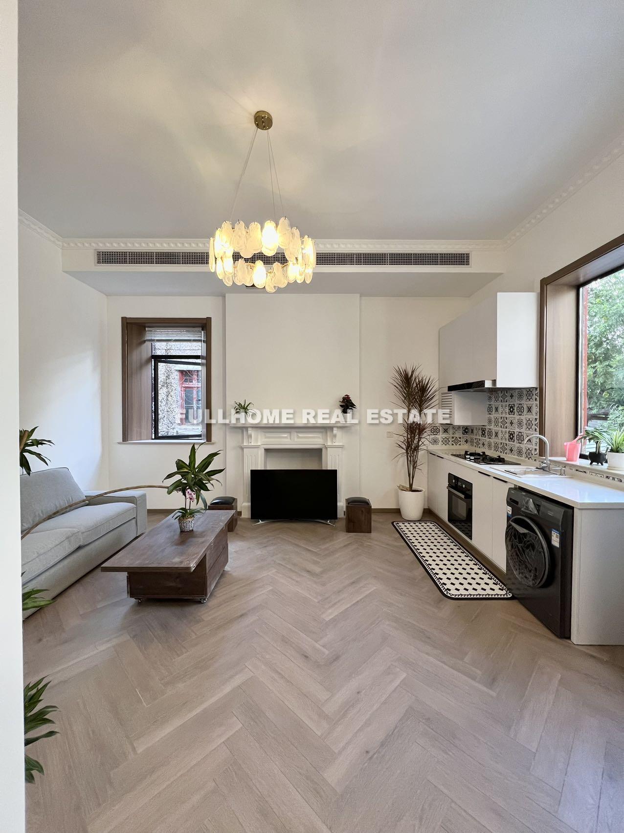 Same compound: Lane 1-1000 South Shanxi Road Old House, 1 bedrooms in Shanghai