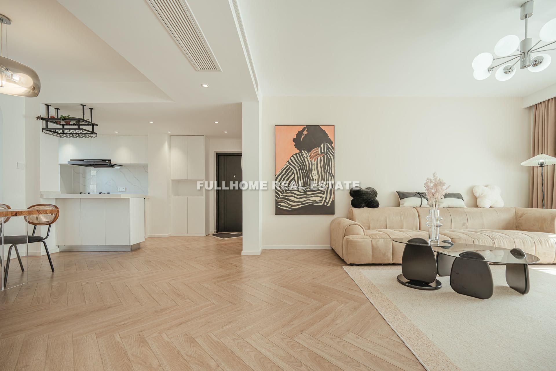 Same compound: Chengning Garden, 2 bedrooms in Shanghai