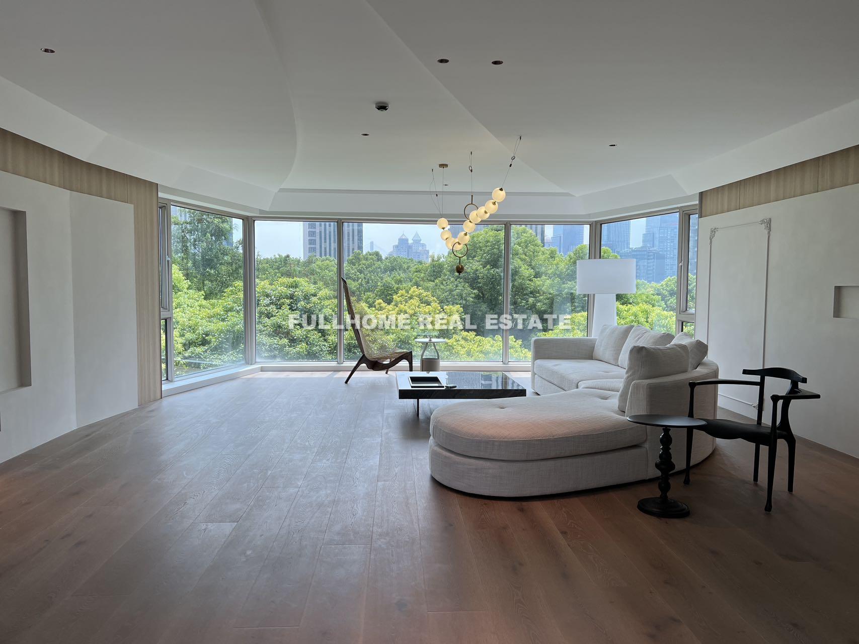 Similar property: Shimao Riviera Garden, 4 bedrooms, 313 sqm in Shanghai