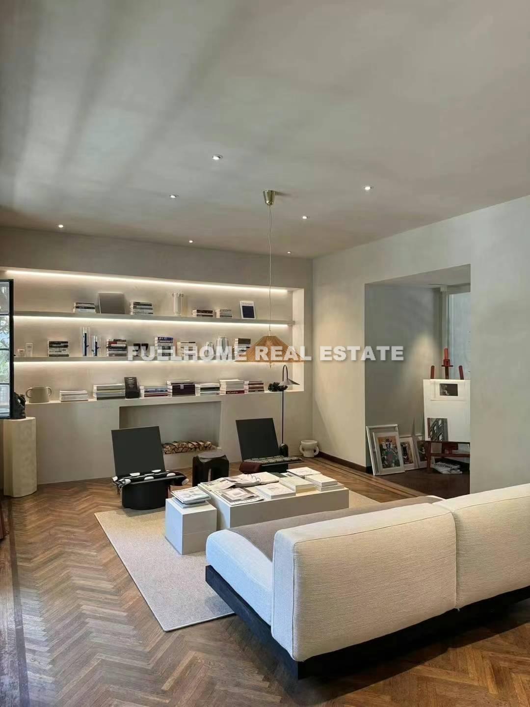 Lane 100-2000 West Nan Jing Road Old House - 2 bedroom apartment in Shanghai, Downtown, Downtown