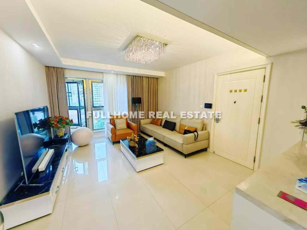 Same compound: King Plaza, 3 bedrooms in Shanghai