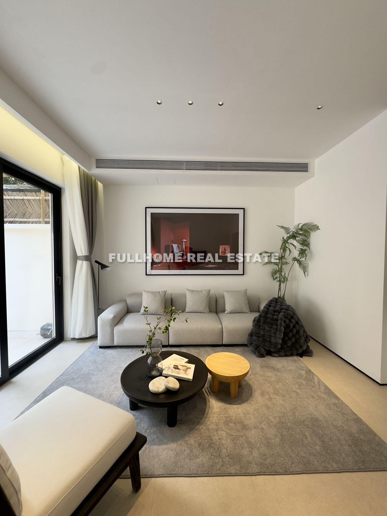 Same compound: Lane1-500 Wuyuan Road Old House, 4 bedrooms in Shanghai