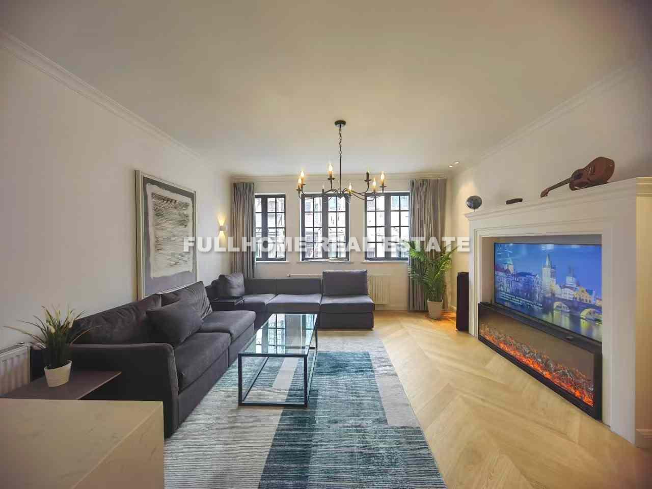 Same compound: Lane 1-400 Taixing Road Old House, 2 bedrooms in Shanghai