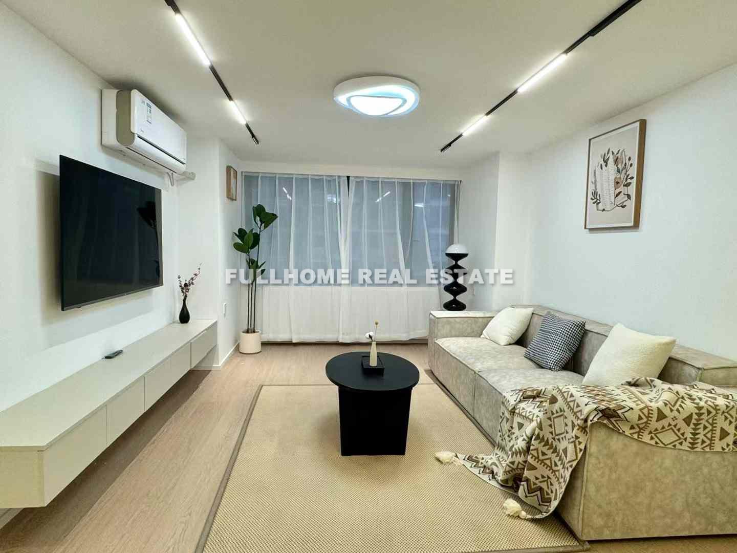 Same compound: Jingan Xinge, 2 bedrooms in Shanghai
