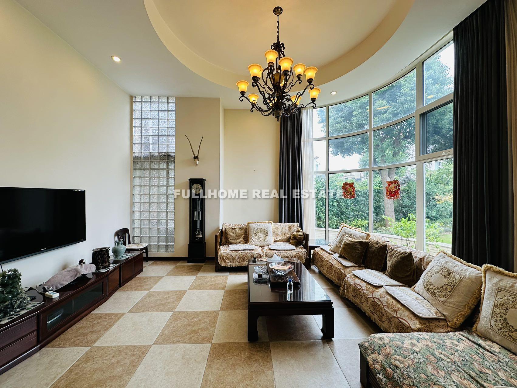 Same compound: Forest Riviera, 5 bedrooms in Shanghai