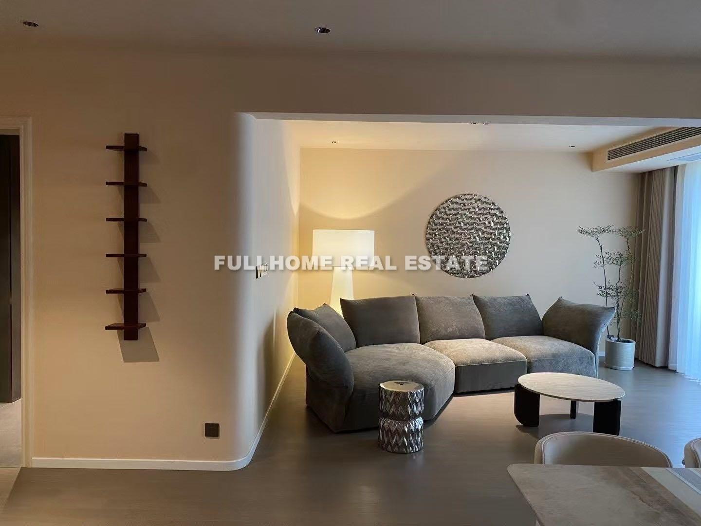 Same compound: Huaihai Garden, 4 bedrooms in Shanghai