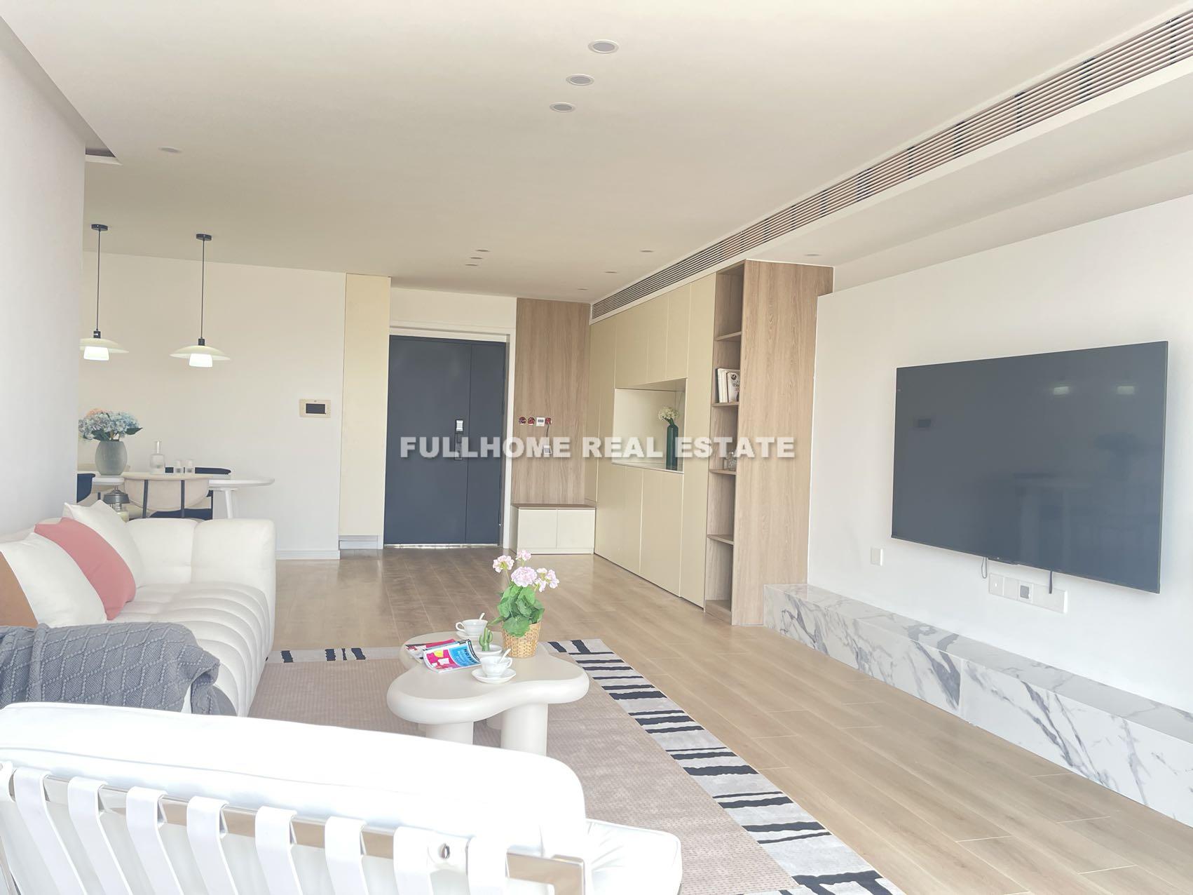 Same compound: Jing An Feng Hua, 3 bedrooms in Shanghai