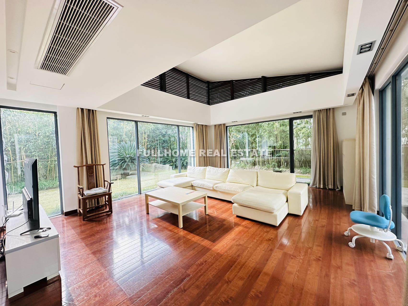 Lakeside Ville - 5 bedroom apartment in Shanghai, Qingpu, Suburb