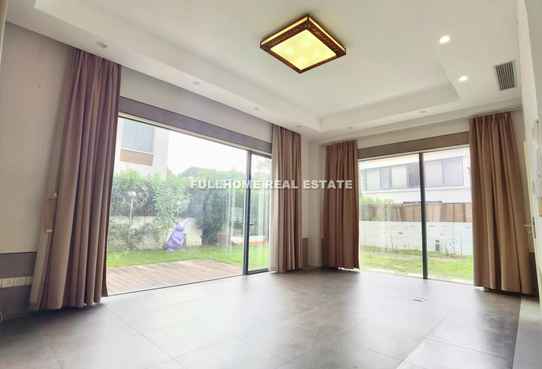 Lakeside Ville - 4 bedroom apartment in Shanghai, Qingpu, Suburb