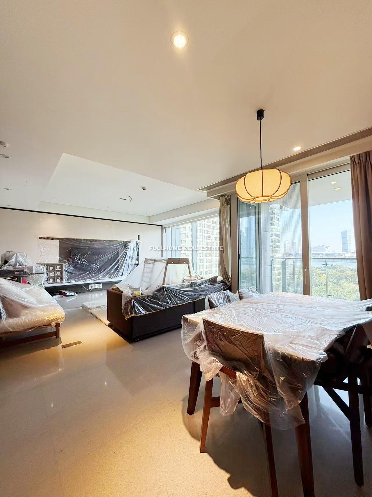 Same compound: Bayview, 3 bedrooms in Guangzhou