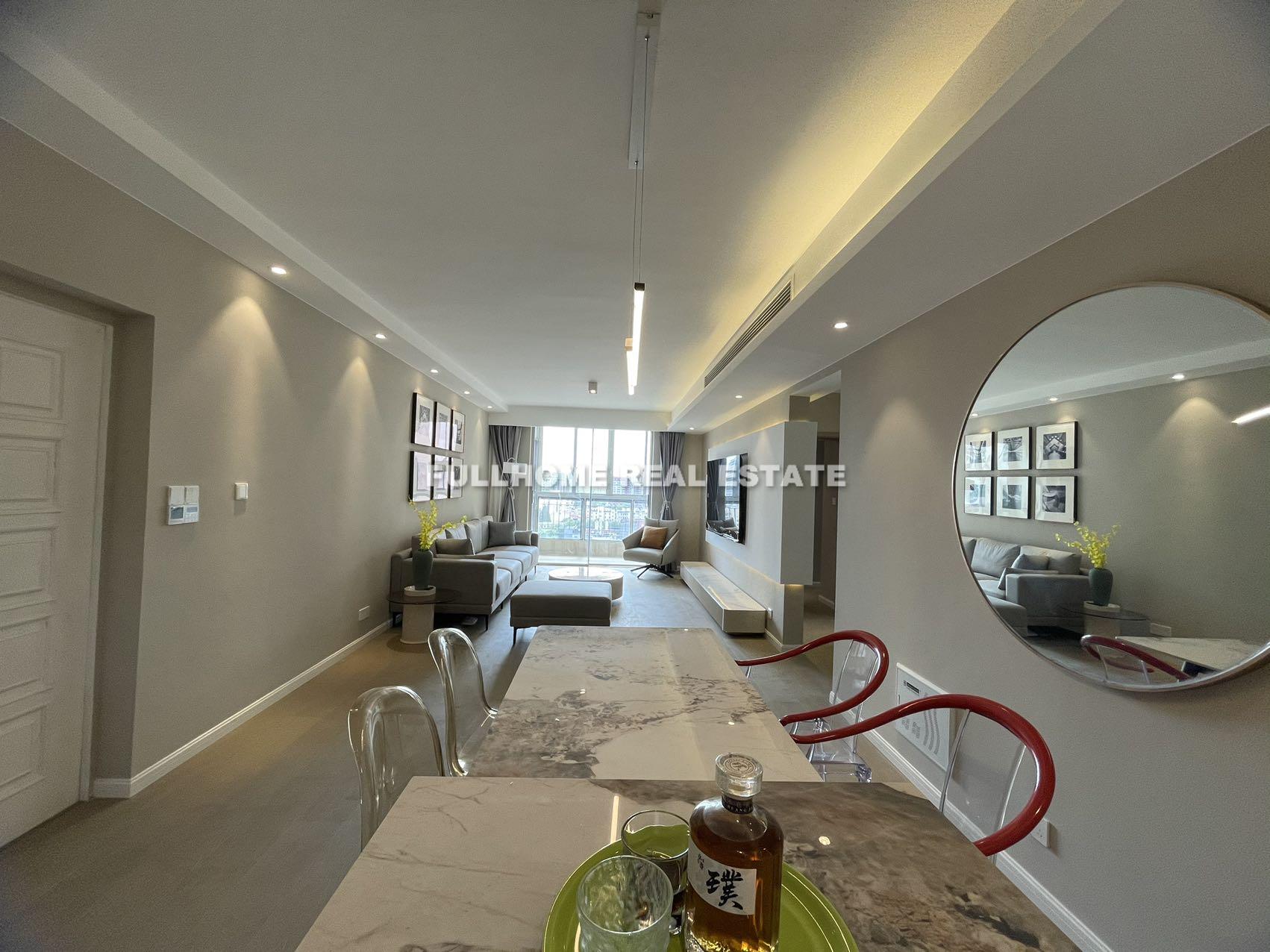 West Nanjing Mansion - 3 bedroom apartment in Shanghai, Downtown, Downtown