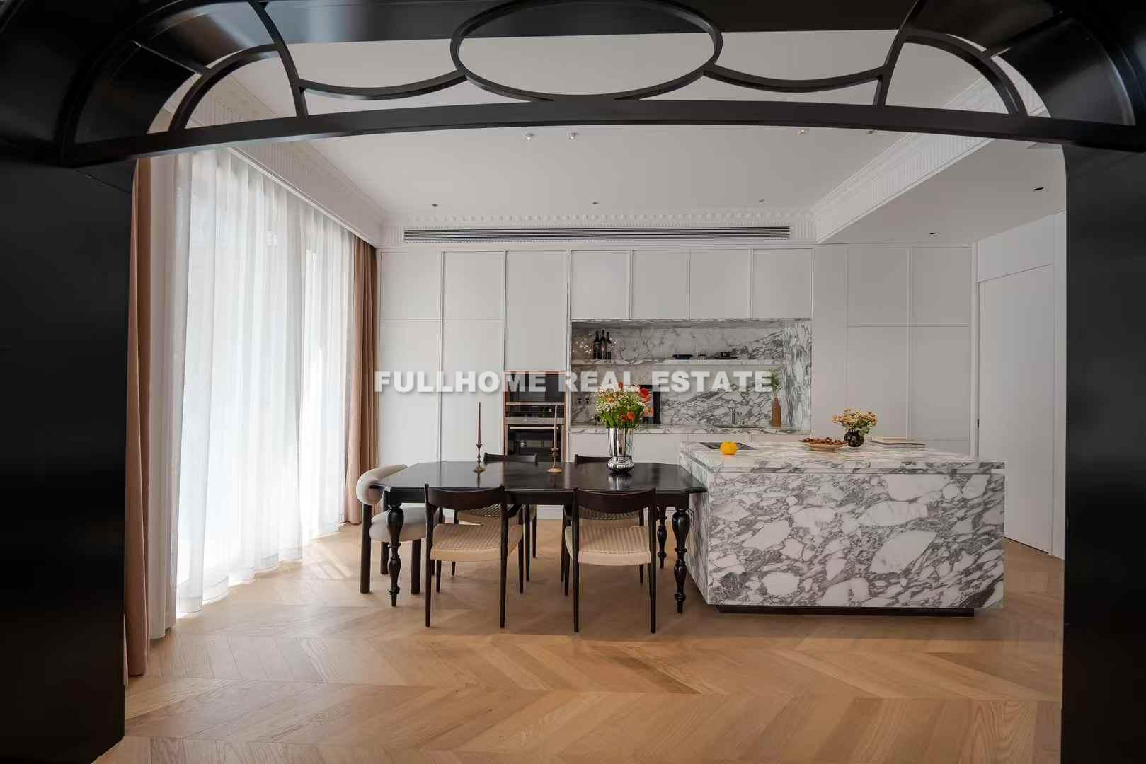 Same compound: Central Park, 6 bedrooms in Shanghai