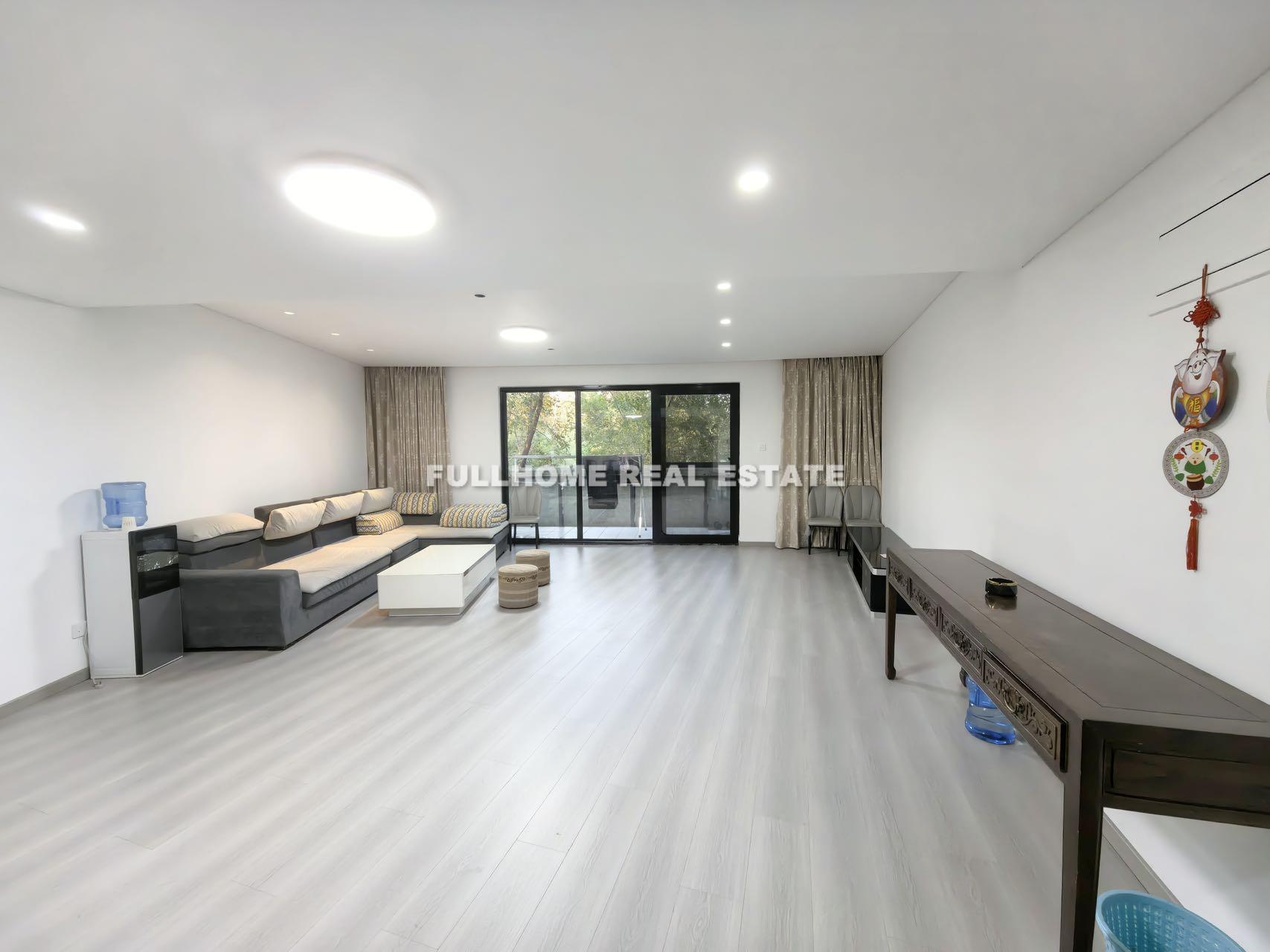 Same compound: Victoria Garden Apartments, 3 bedrooms in Beijing