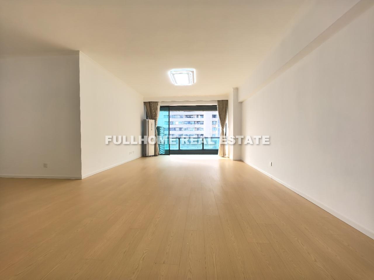 Same compound: Regent Tower, 3 bedrooms in Shanghai