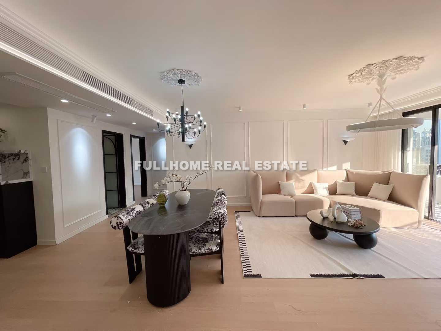 Same compound: River View Garden, 3 bedrooms in Shanghai