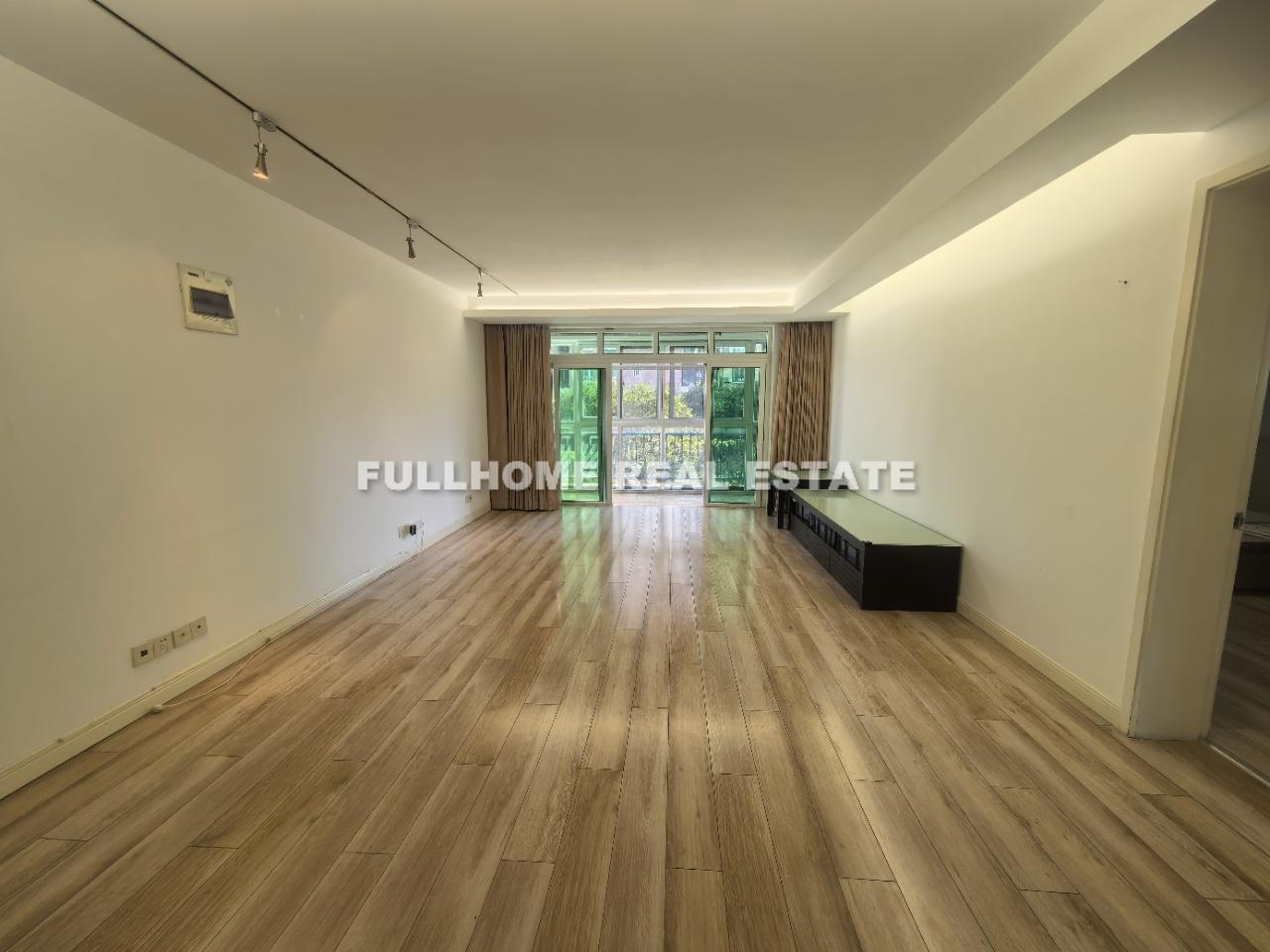 Same compound: Rainbow Garden, 3 bedrooms in Shanghai