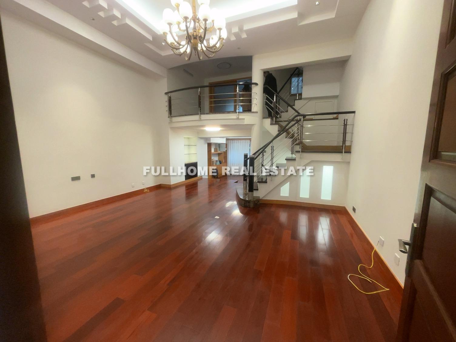 Same compound: Odin Palace Villas, 4 bedrooms in Shanghai