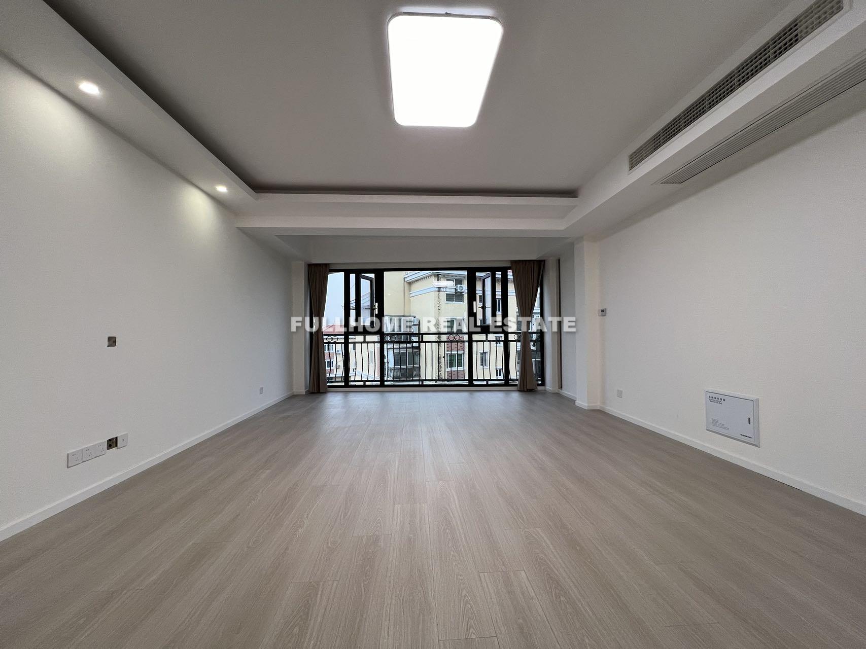 Same compound: Rainbow Garden, 3 bedrooms in Shanghai
