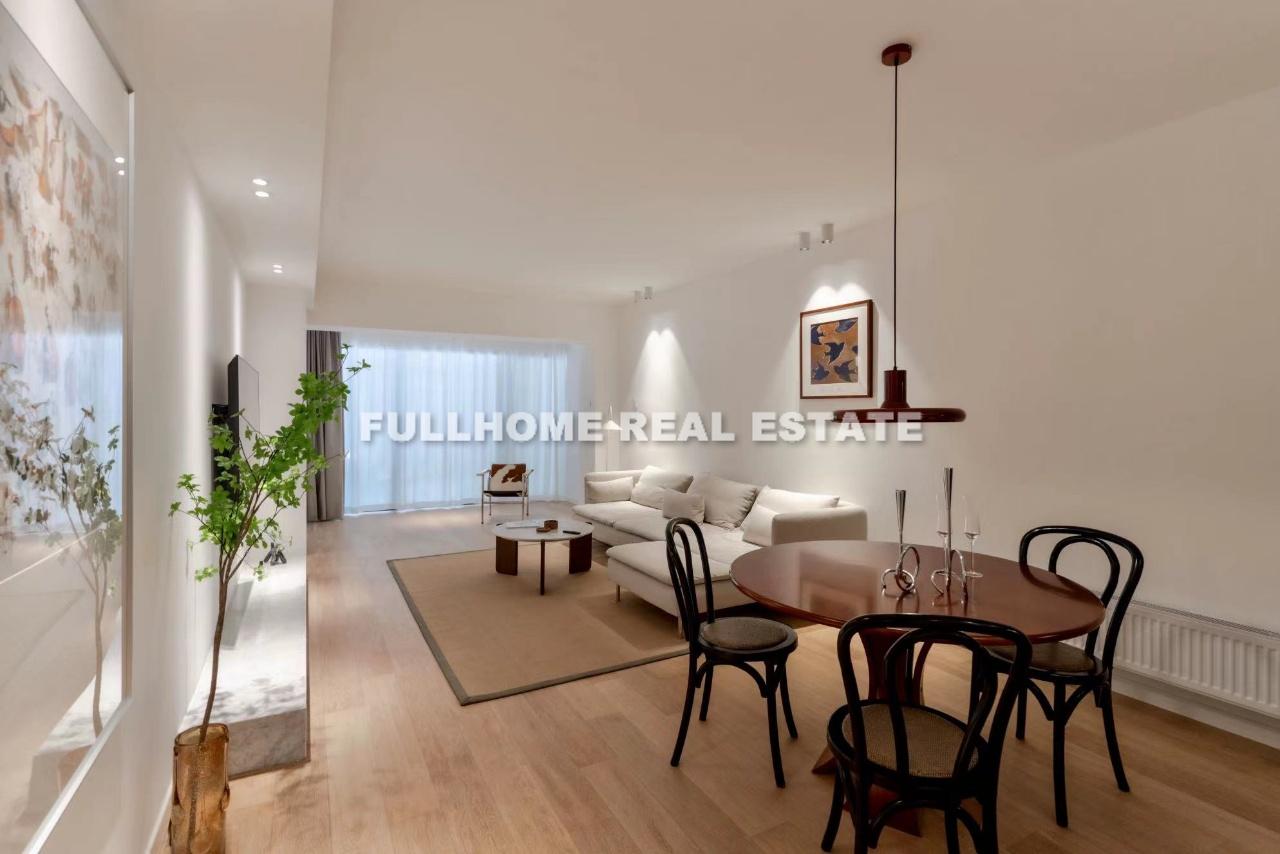 Same compound: Shanghai Grand Plaza, 3 bedrooms in Shanghai