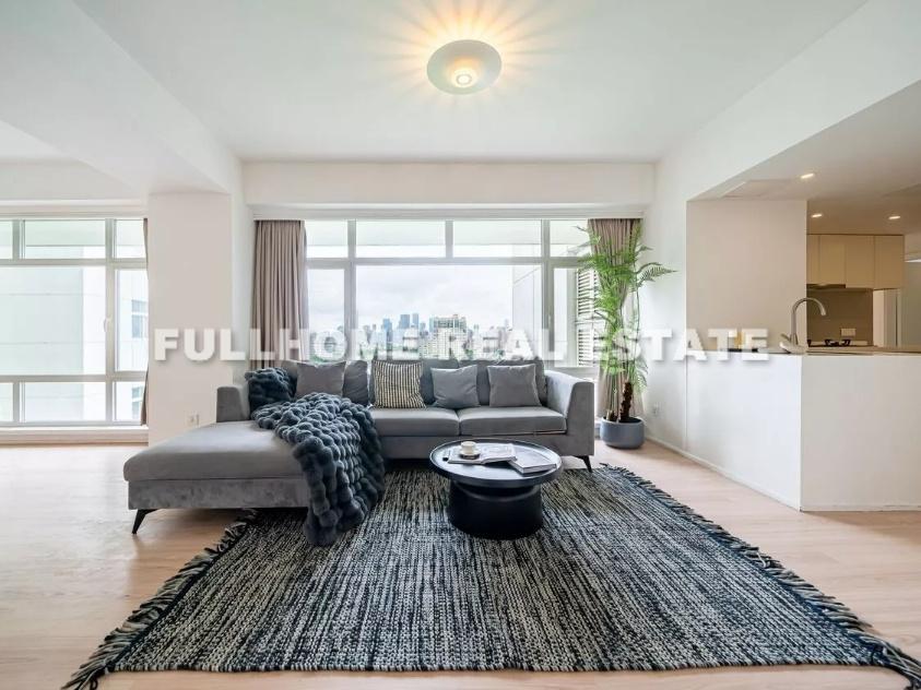 Same compound: Huijin Plaza, 3 bedrooms in Shanghai