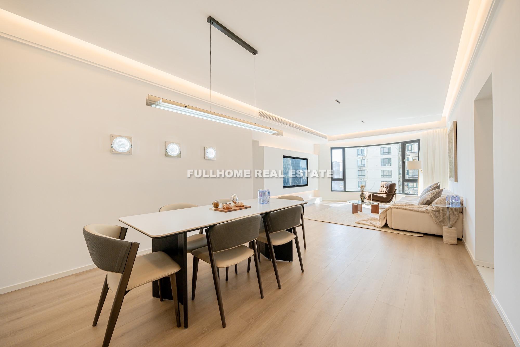 Same compound: Huangpu Zhongxin City, 4 bedrooms in Shanghai