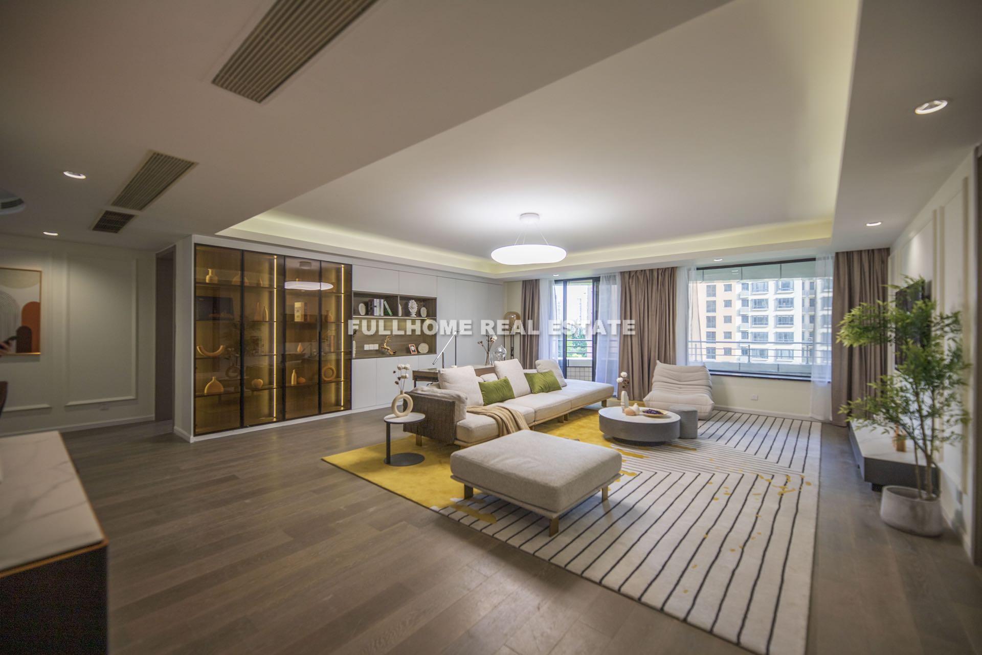 Same compound: Huangpu Garden, 4 bedrooms in Shanghai