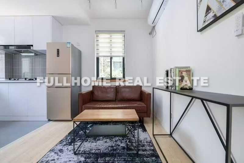 Same compound: Lane 1-400 Julu Road Old House	, 2 bedrooms in Shanghai