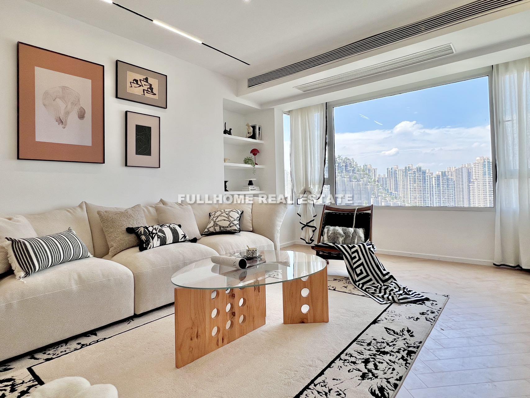 Same compound: Yi Tian Ge, 3 bedrooms in Shanghai