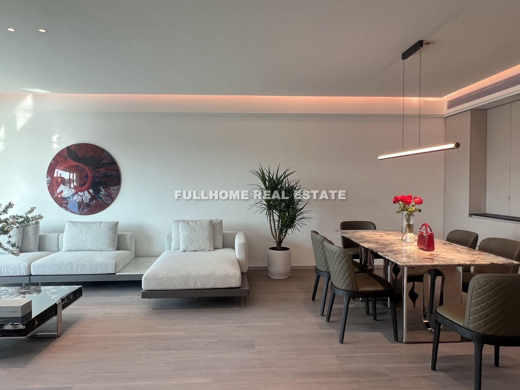Similar property: Shimao Riviera Garden, 3 bedrooms, 237 sqm in Shanghai