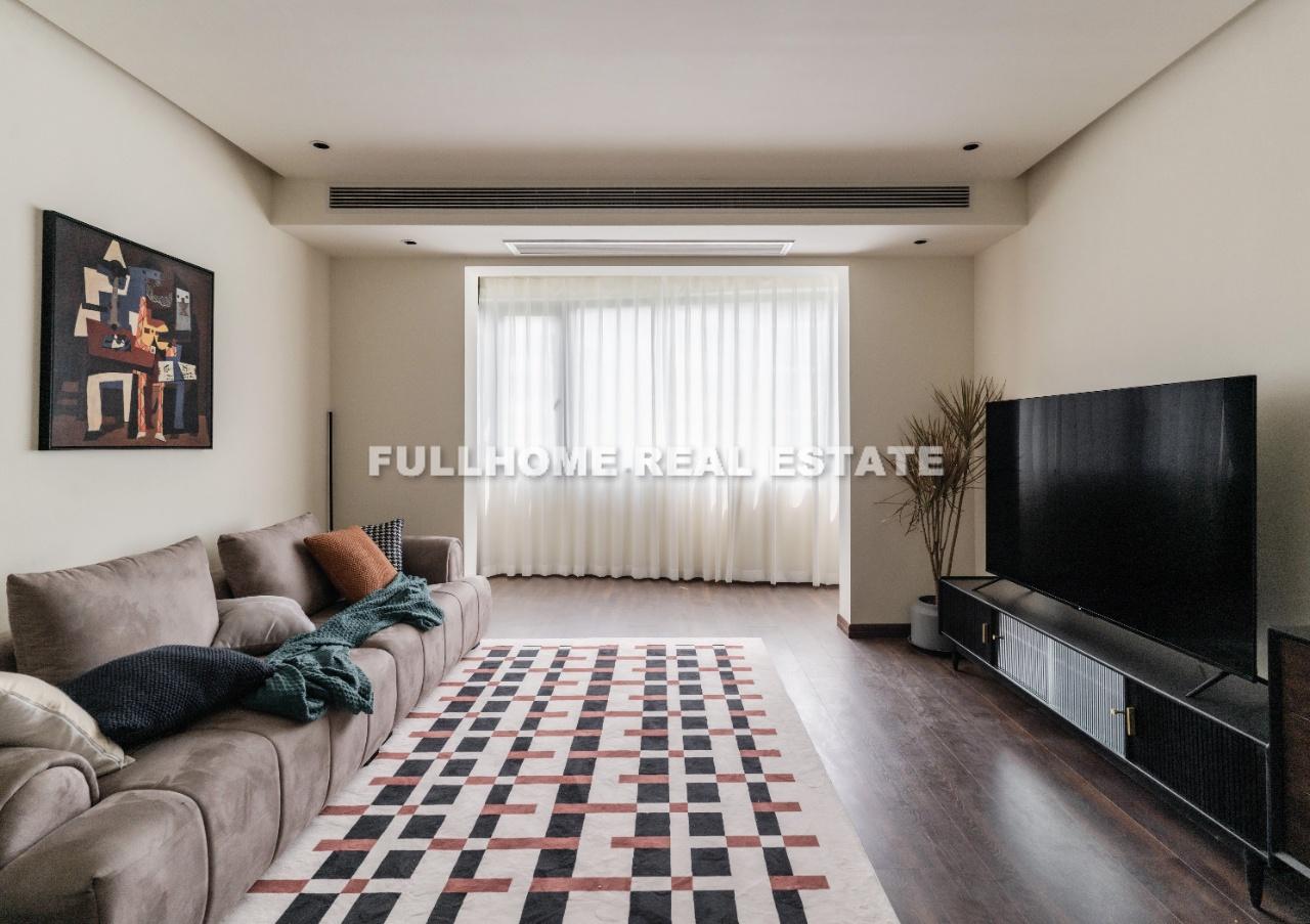 Same compound: Jinxiu Jiangnan, 3 bedrooms in Shanghai
