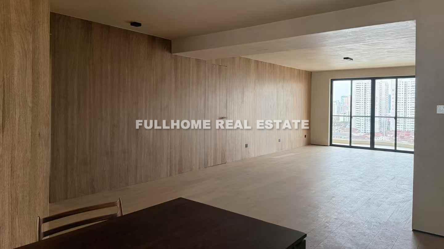 Similar property: Zhonghui Apartment, 3 bedrooms, 160 sqm in Shanghai