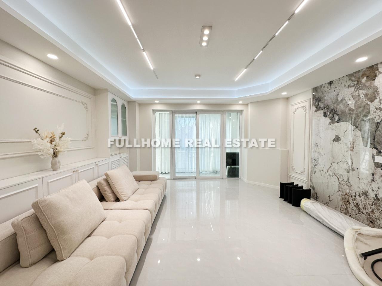 Same compound: Chateau Regalia, 4 bedrooms in Beijing