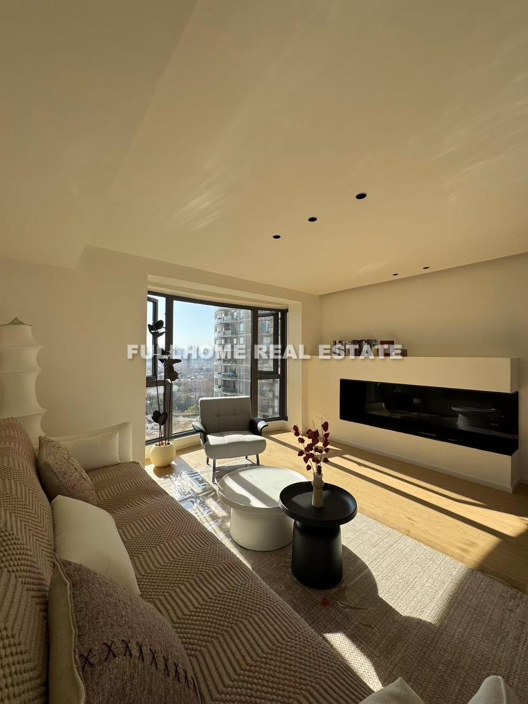 Same compound: The Summit, 4 bedrooms in Shanghai