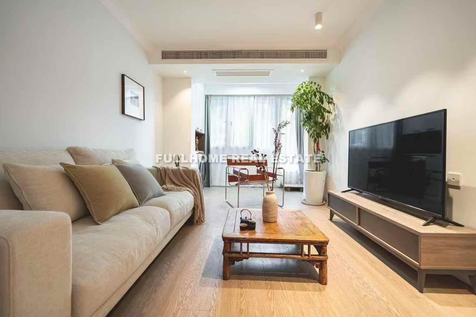 Lane 1-1000 Changning Road Old House	 - 2 bedroom apartment in Shanghai, Downtown, Downtown