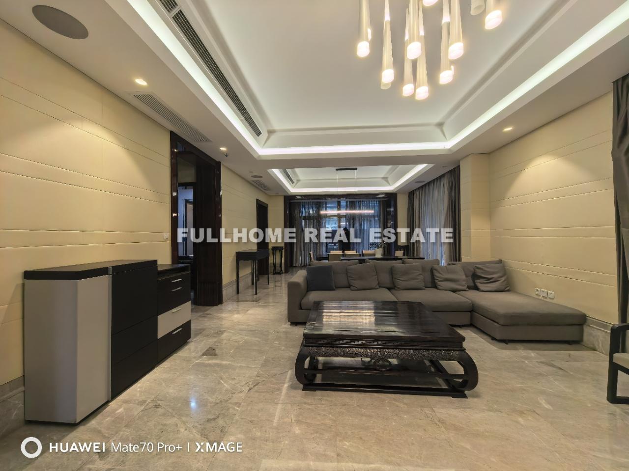 Same compound: Tomson Riviera Garden, 3 bedrooms in Shanghai