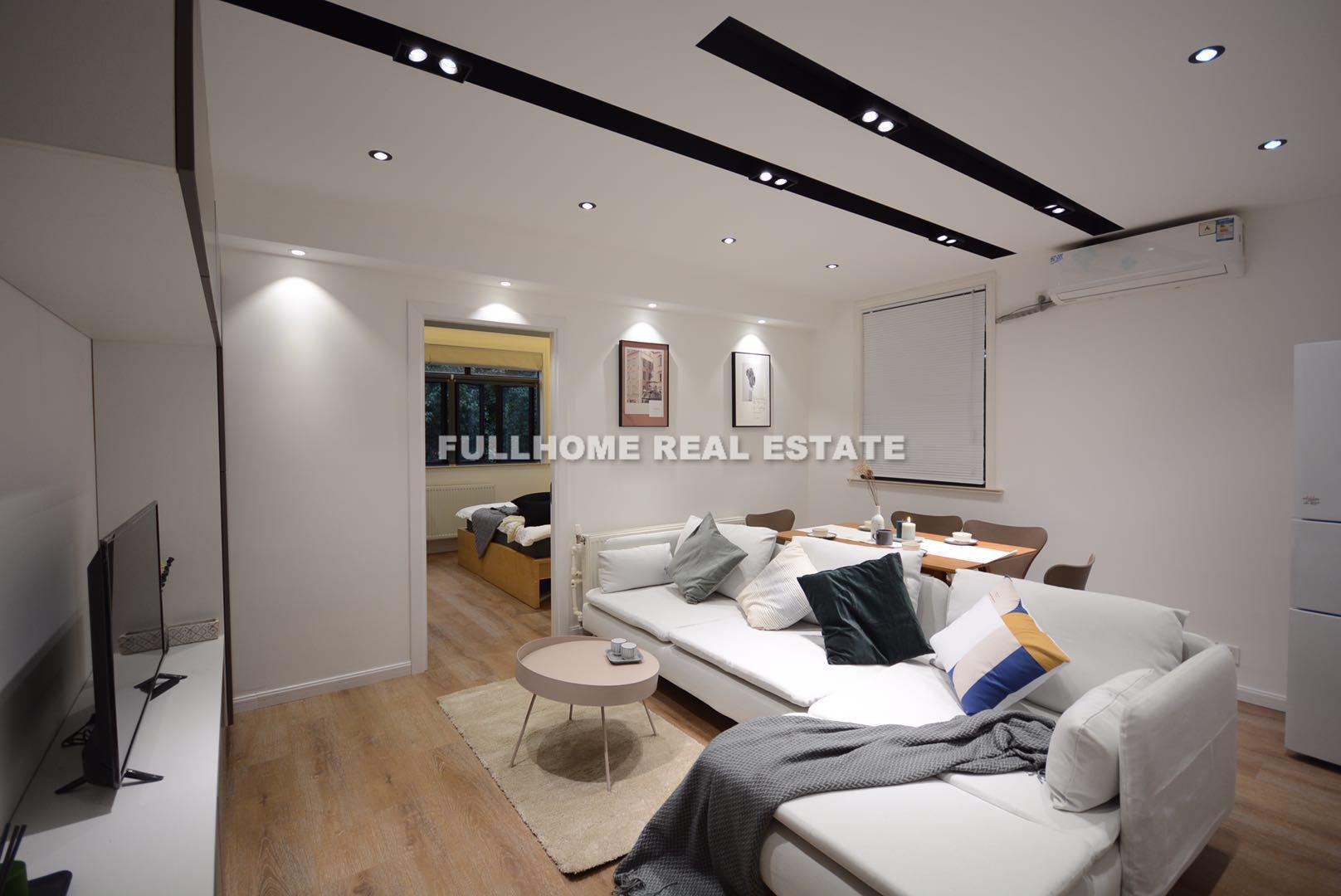 Same compound: Lane 1-300 South Fuxing Road Old House, 1 bedrooms in Shanghai