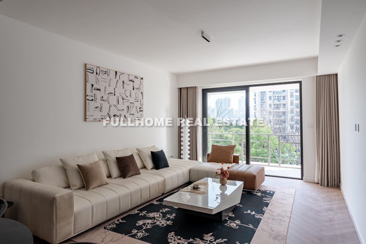 Same compound: Shilin Garden, 3 bedrooms in Shanghai