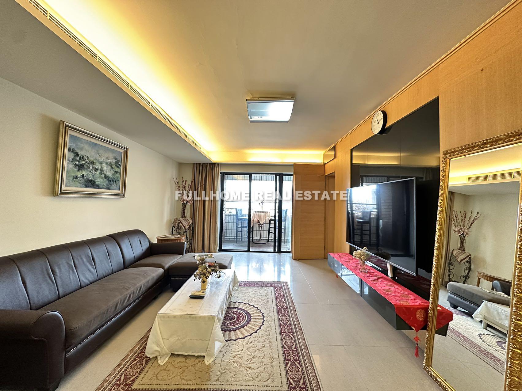 Same compound: Shanghai Grand Plaza, 3 bedrooms in Shanghai
