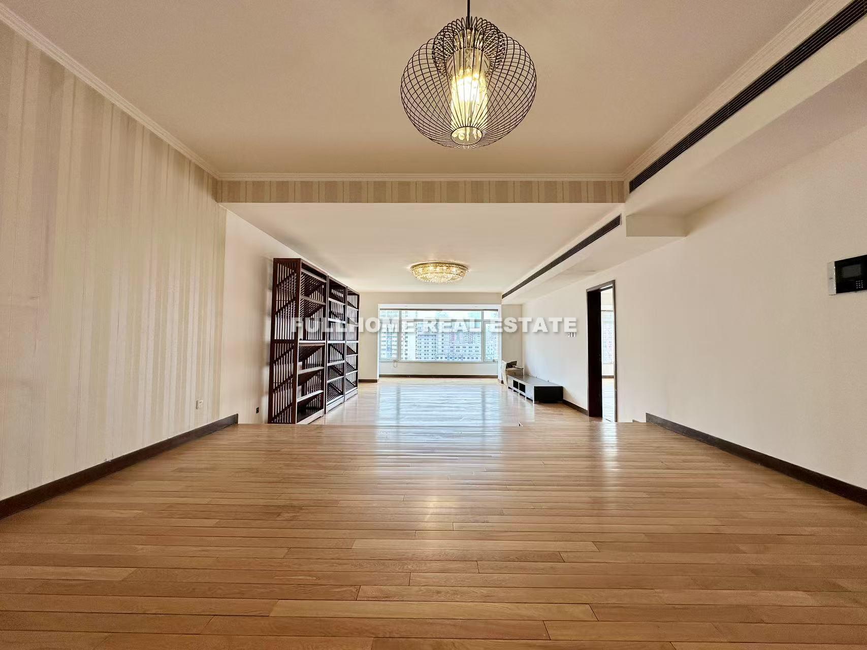 Same compound: Park Apartments, 3 bedrooms in Beijing