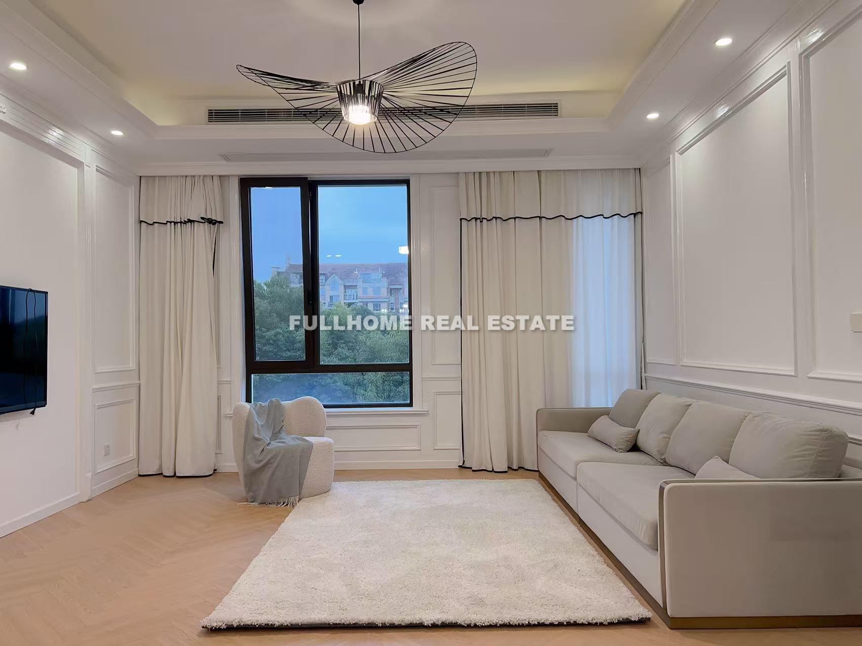 Same compound: Grand Mansion, 5 bedrooms in Shanghai