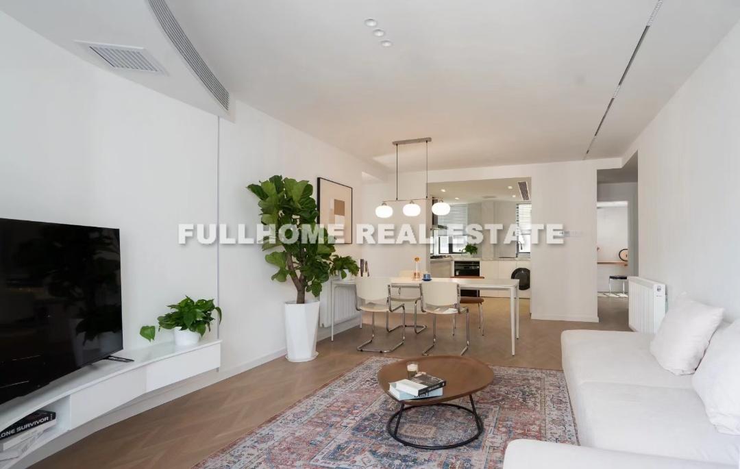 Same compound: Yun Du Yuan, 2 bedrooms in Shanghai