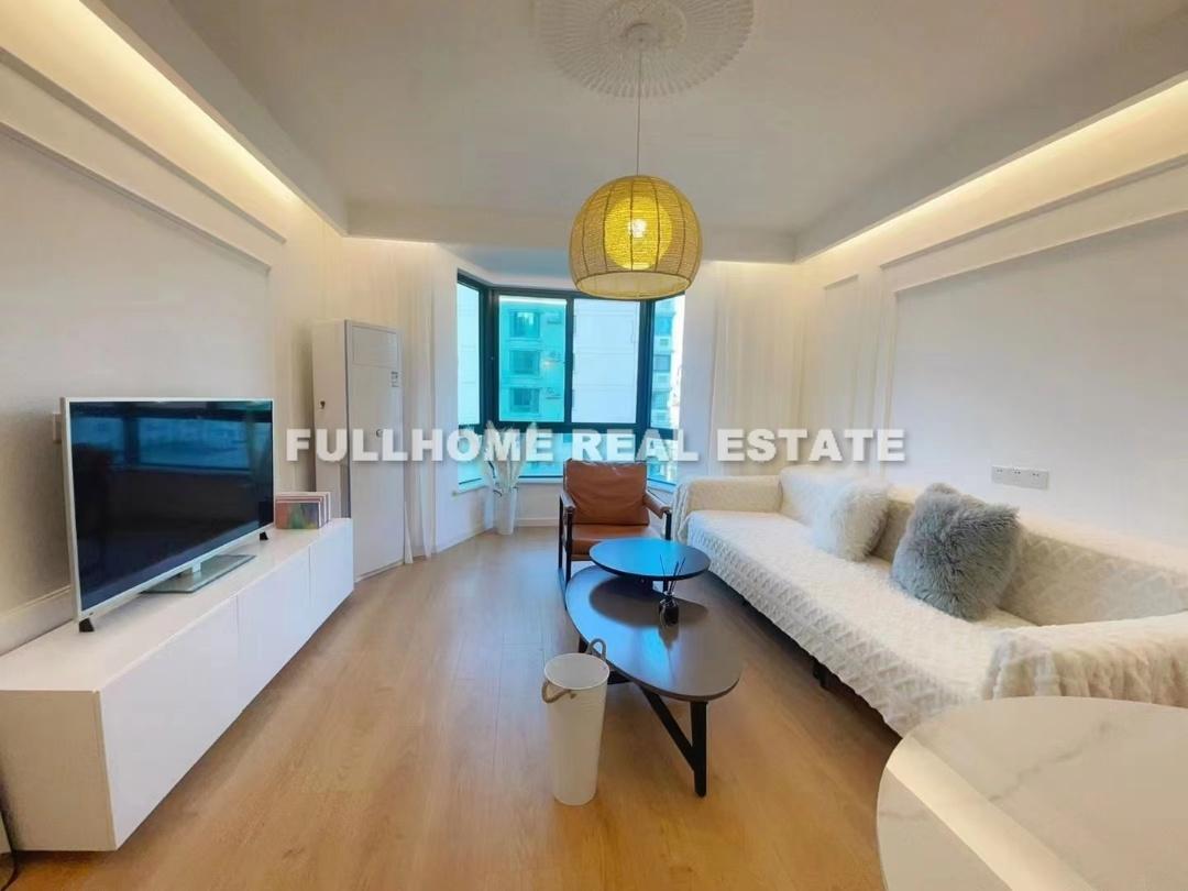 Same compound: Luwan Dushi Garden, 2 bedrooms in Shanghai