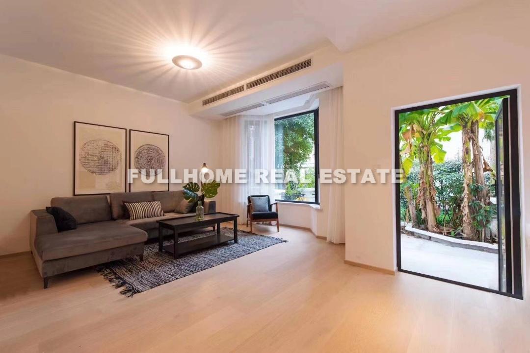 Same compound: Jing An Garden View, 4 bedrooms in Shanghai