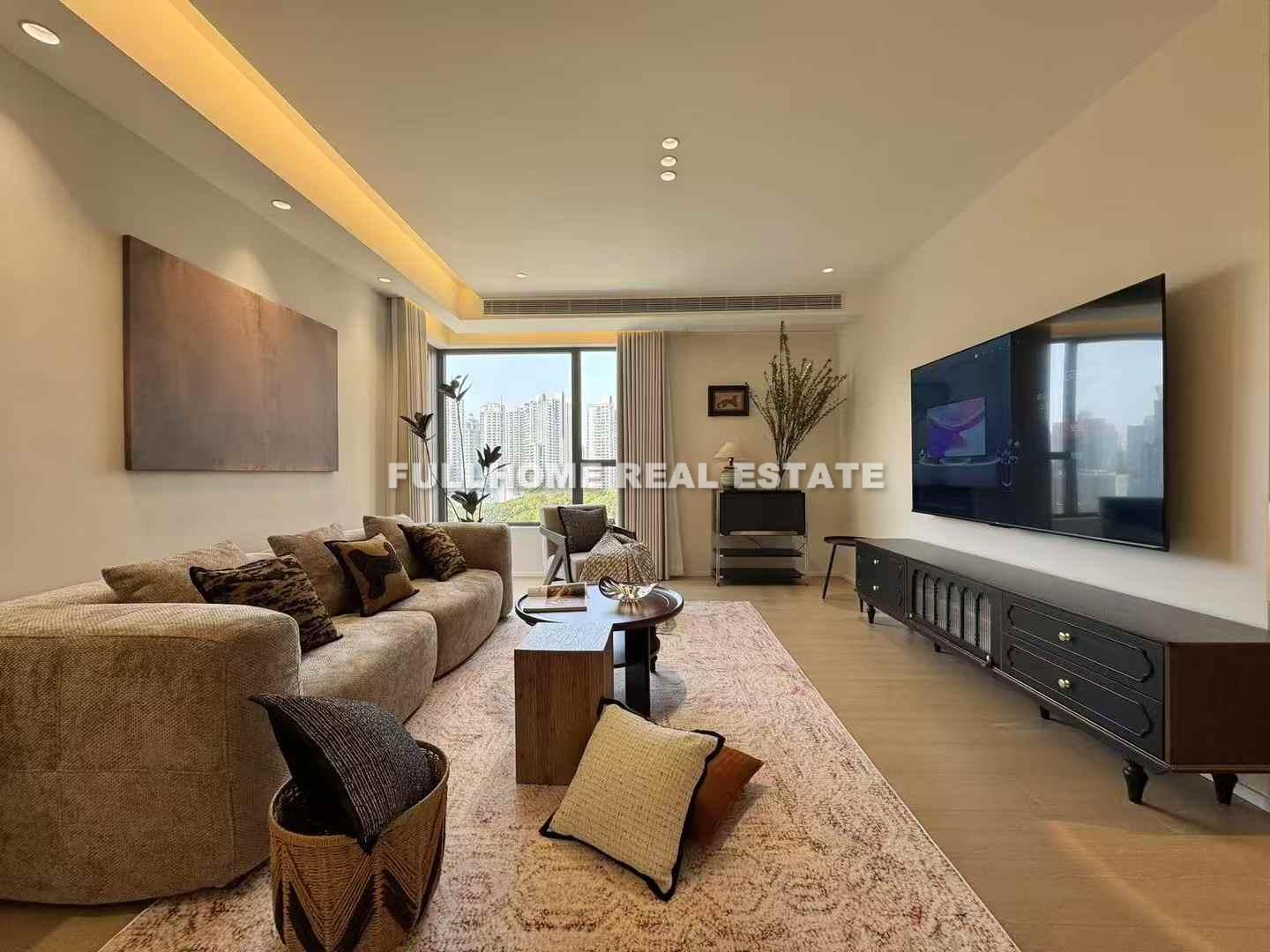 Similar property: Zhong Yuan Liang Wan Cheng, 4 bedrooms, 165 sqm in Shanghai