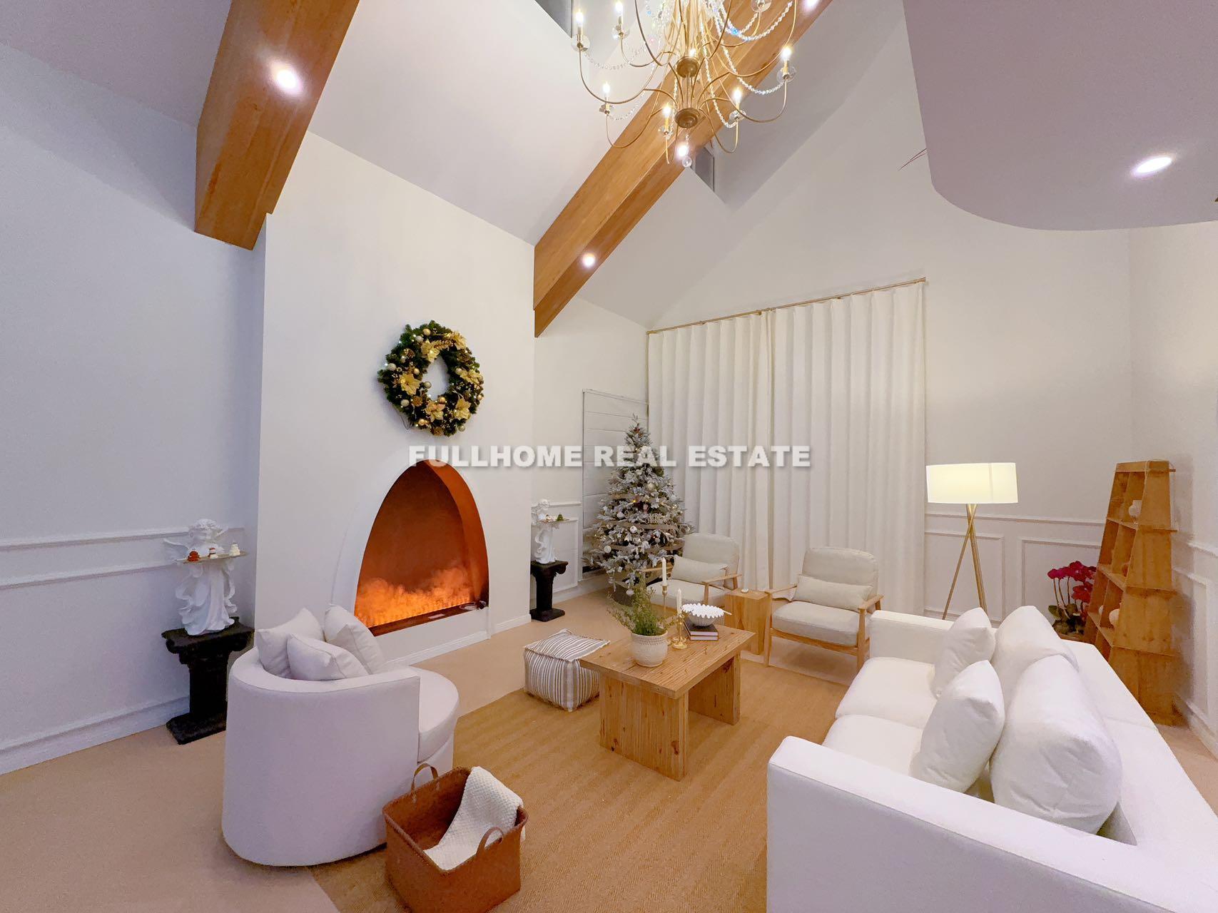 Same compound: Maple Villa, 5 bedrooms in Shanghai