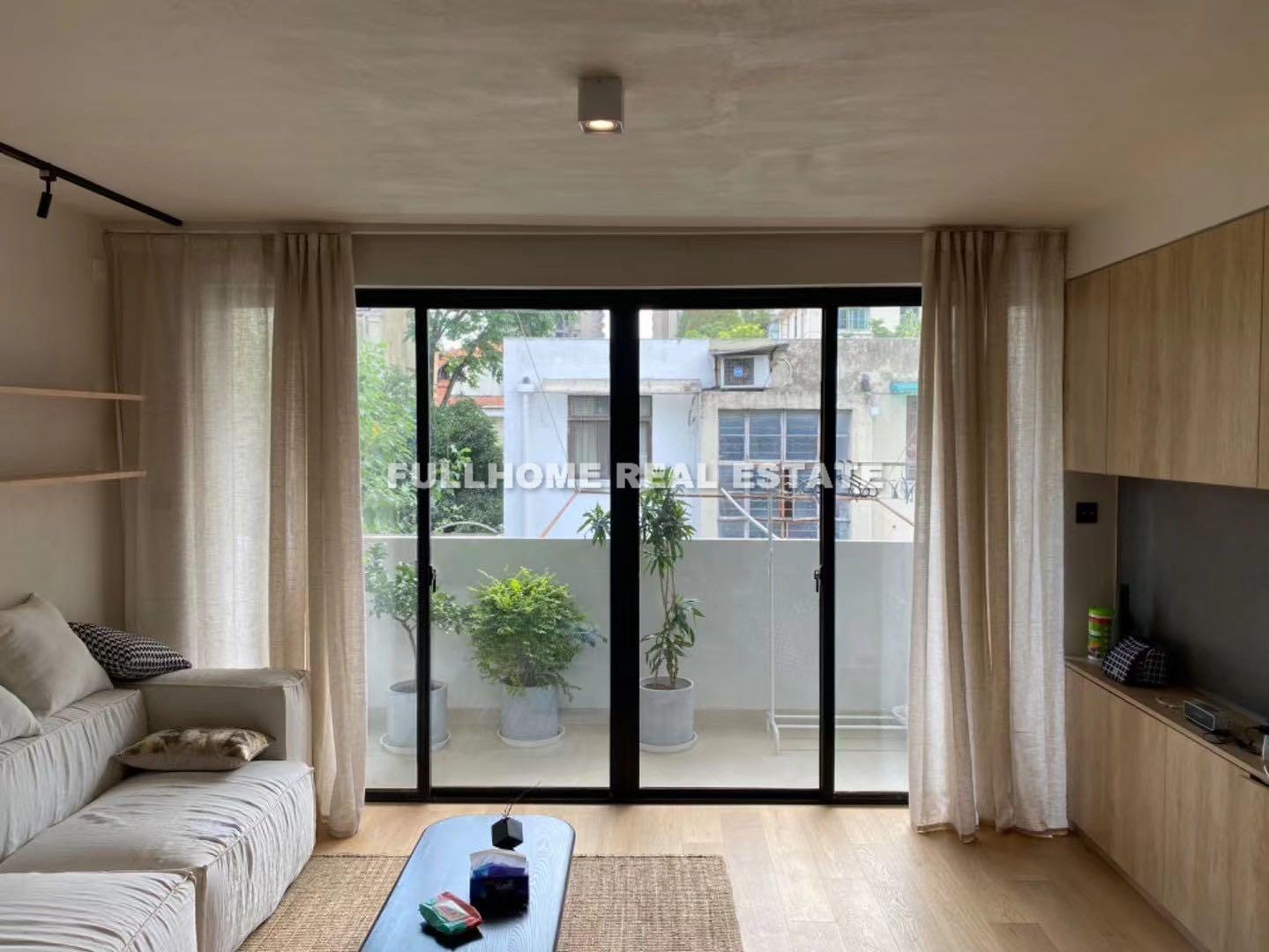 Same compound: Lane 1-200 Yongfu Road Old House, 1 bedrooms in Shanghai