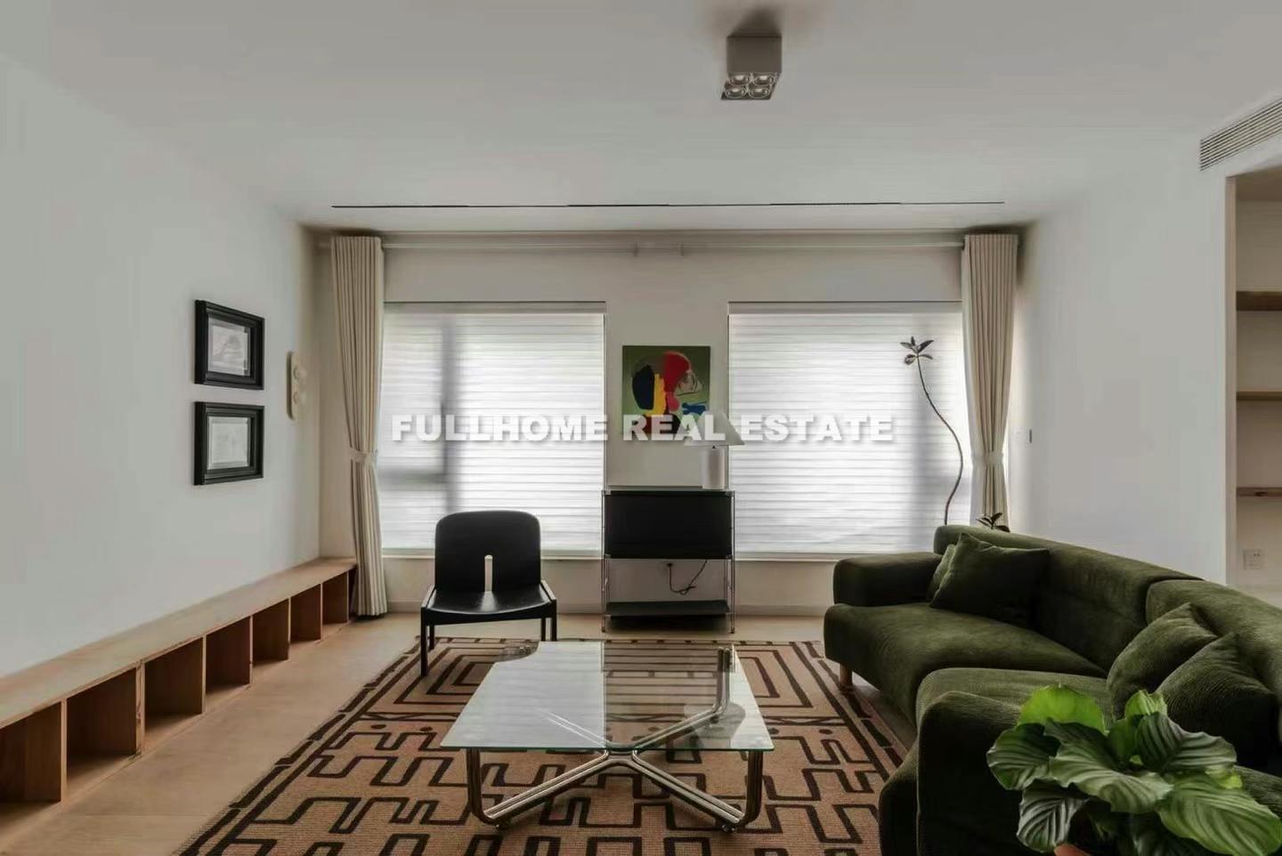 Similar property: King Plaza, 4 bedrooms, 258 sqm in Shanghai
