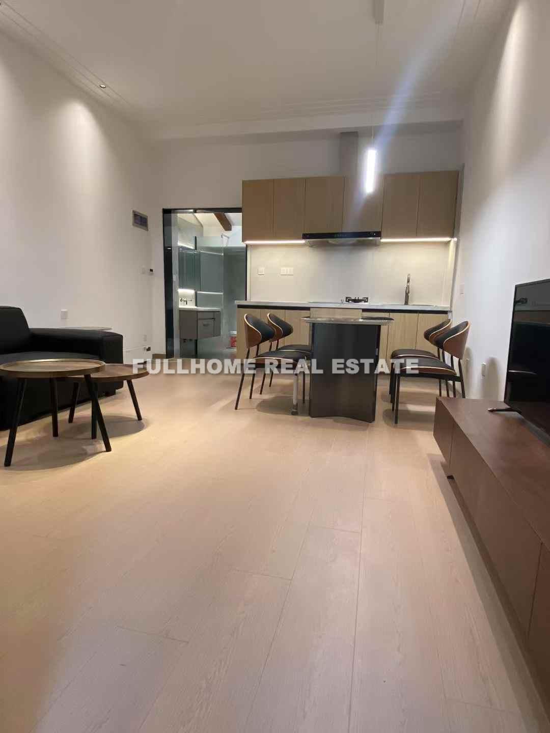 Similar property: Lane 1-200 North Xiangyang Road Old House	, 1 bedrooms, 65 sqm in Shanghai