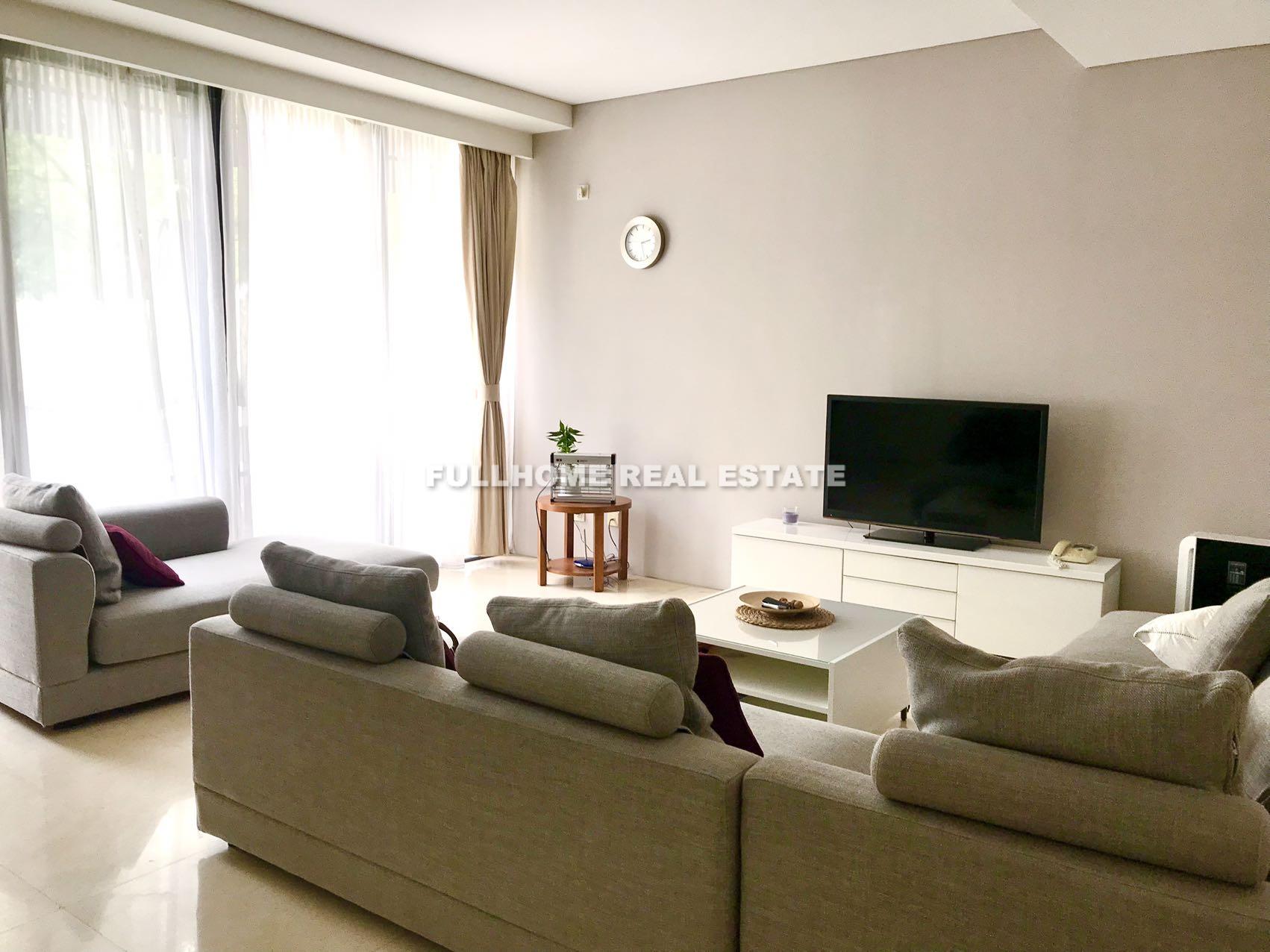 Same compound: Lakeside Ville, 4 bedrooms in Shanghai
