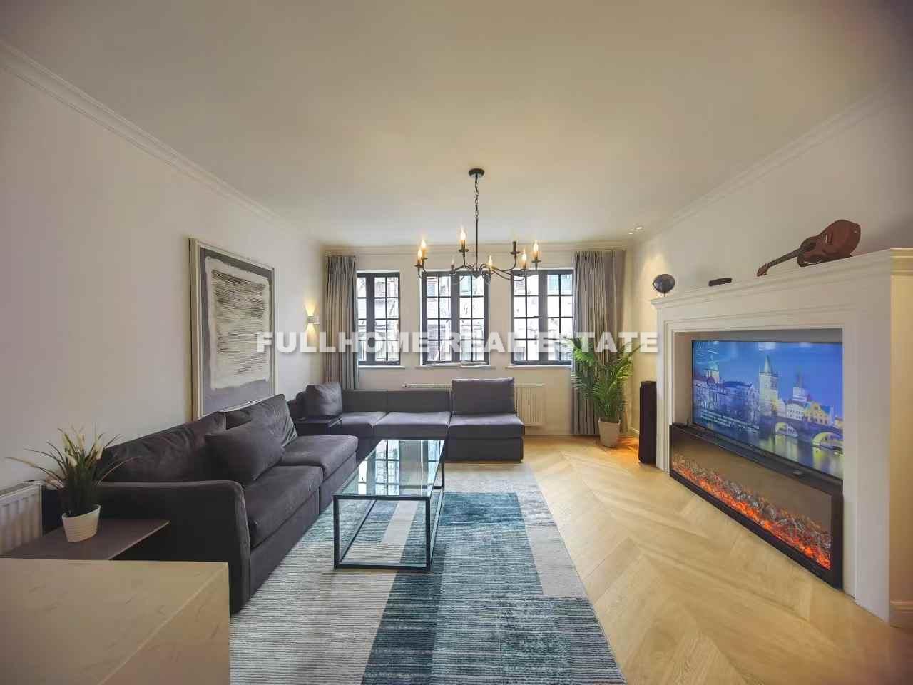 Same compound: Clove Apartment, 1 bedrooms in Shanghai